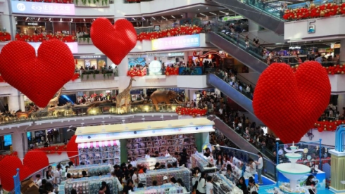 人民財(cái)評(píng)：“雙節(jié)”消費(fèi)新浪潮，釋放破局新活力