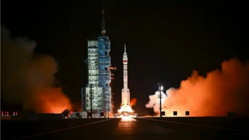 人民網(wǎng)評(píng)：一次次“太空出差”意味著什么